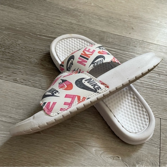 Nike Benassi Slides Sandal JDI Print Flip Flops Pink White Black Size 7 - Picture 3 of 5
